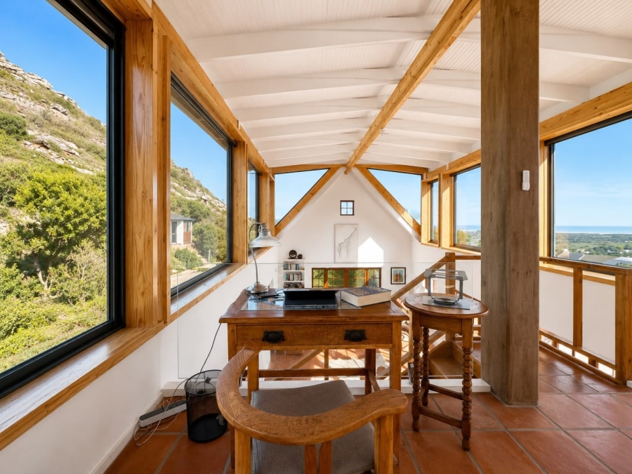 To Let 2 Bedroom Property for Rent in Crofters Valley Western Cape